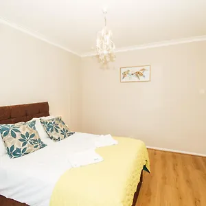  Holiday home Laburnum View - Tsac